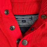 Tommy Hilfiger Pullover – Detail Knopfleiste und Etikett