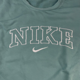 Nike Sweater Türkis – Detail Stickerei