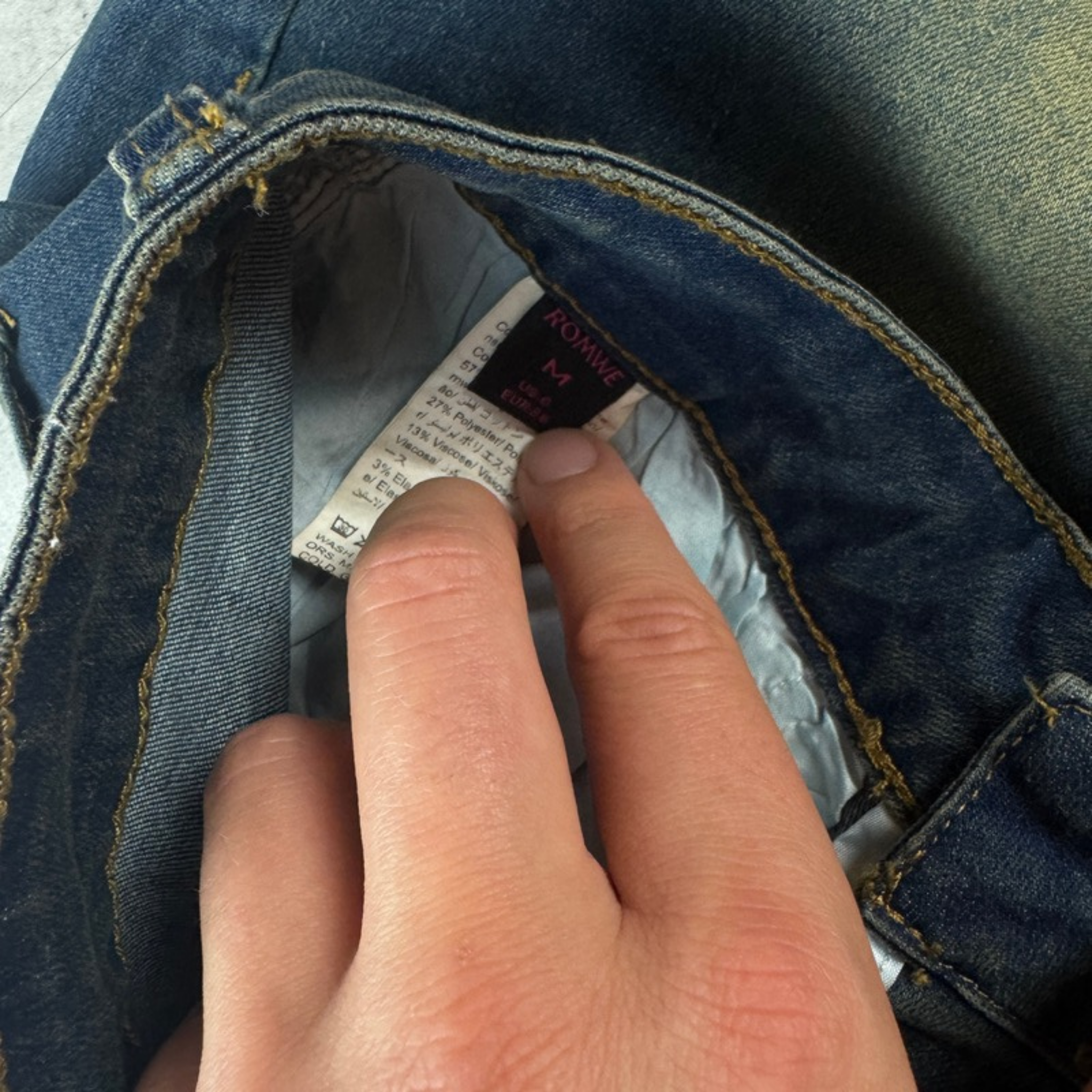 Romwe Flared Jeans Etikett