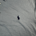 Ralph Lauren Polo grau – Detail Logo