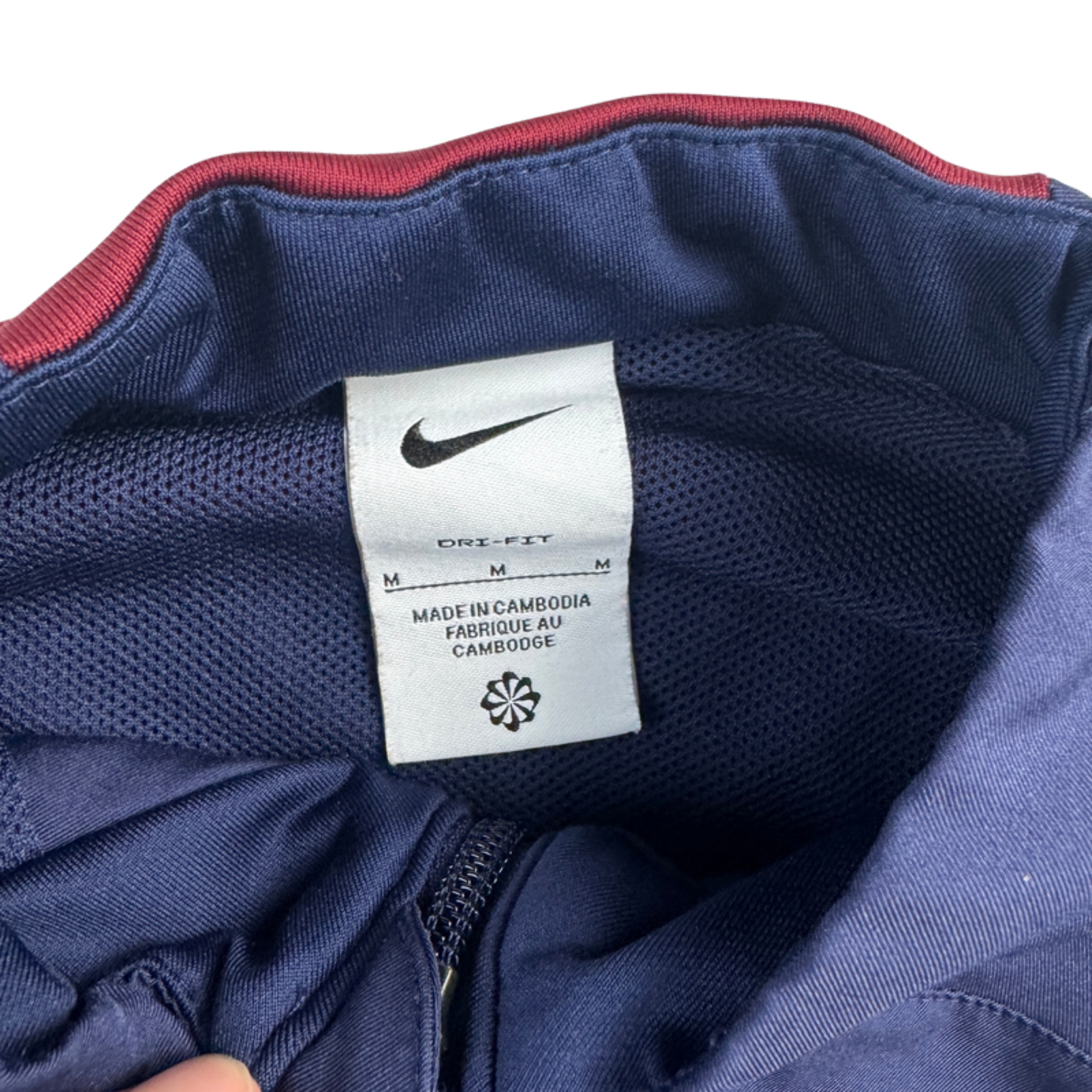 Nike PSG Windbreaker Dunkelblau – Etikett