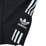 Adidas Trefoil am Saum