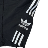 Adidas Trefoil am Saum