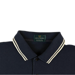 Fred Perry Polo Kragen und Etikett