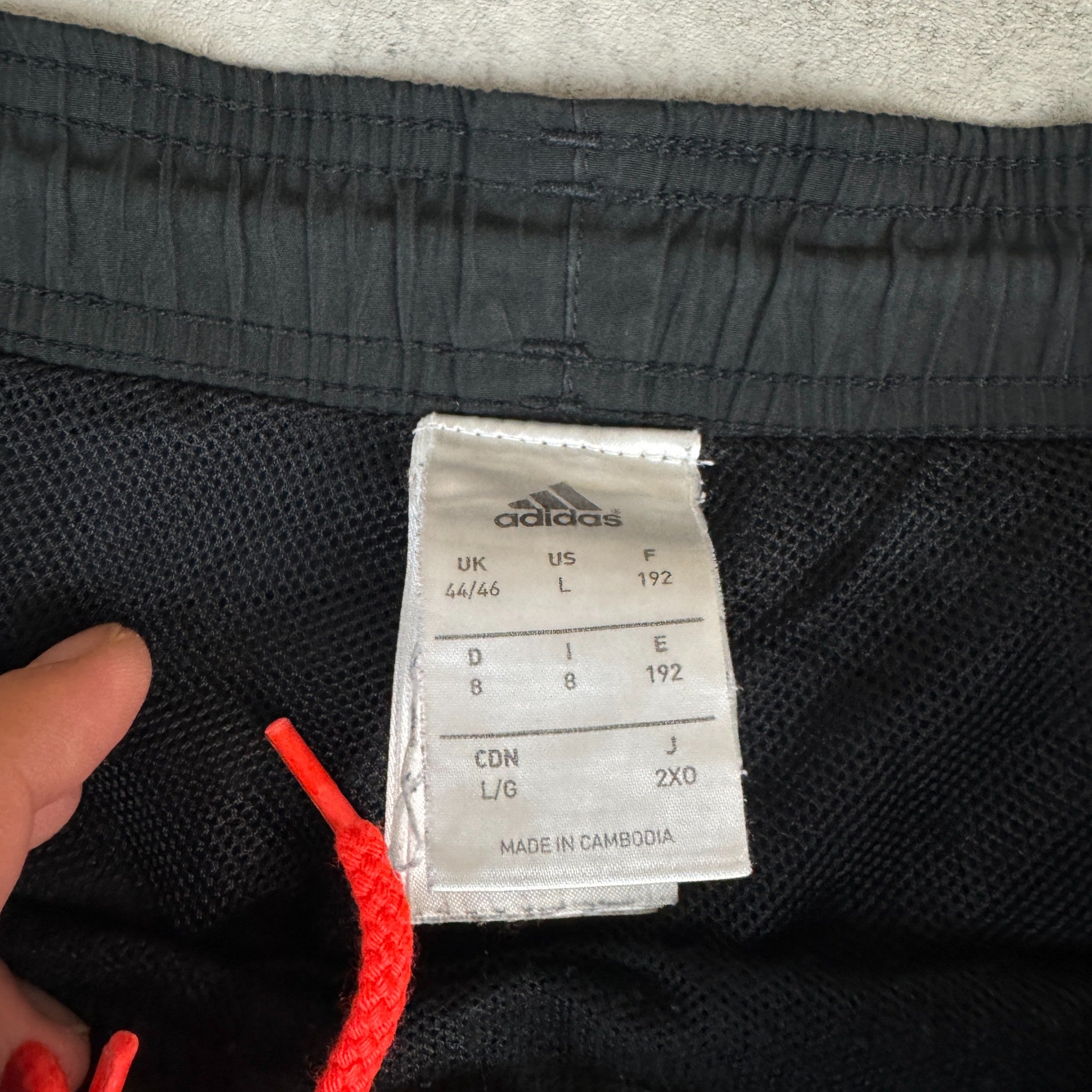 Adidas Trackpants (L) Größenetikett